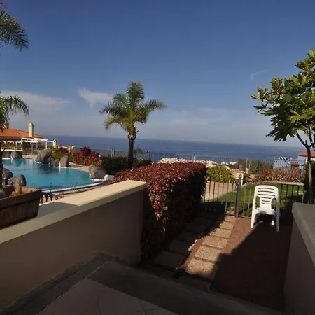 Apartment Pool Meerblick